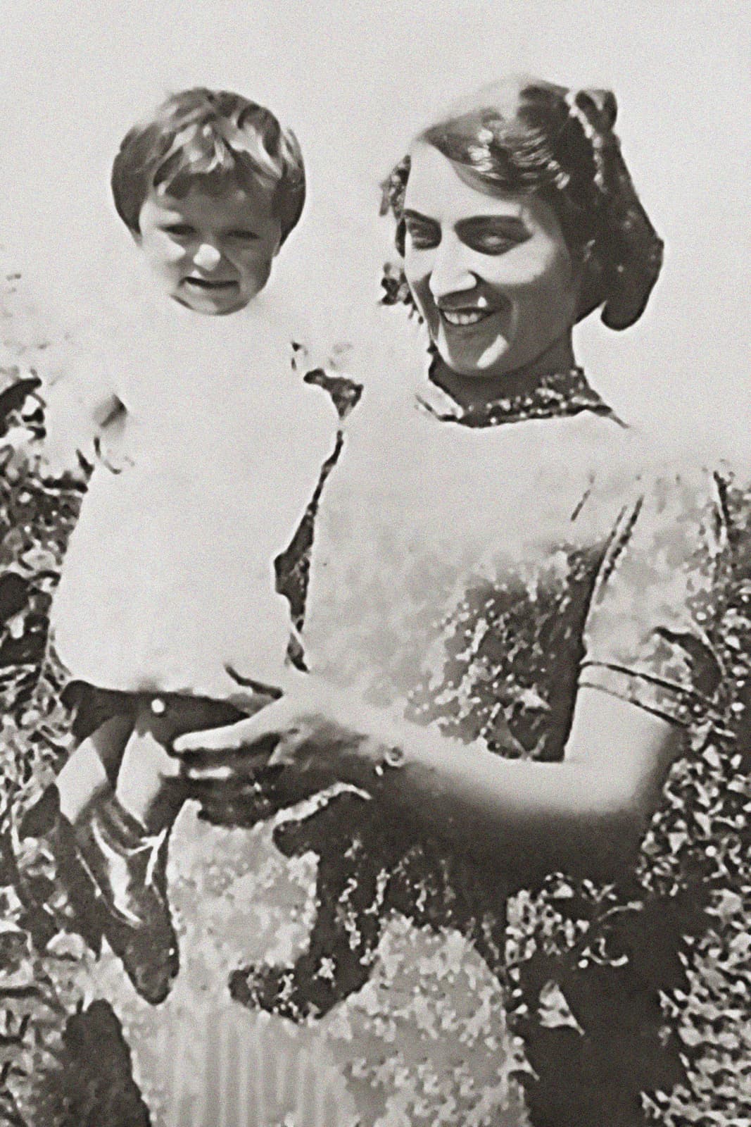 Archival photograph: Fela Leifer and Bronia Milch